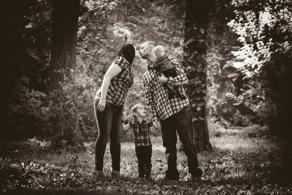 Down in the Gulley – Fall family Photography Session in Blenheim Ontario